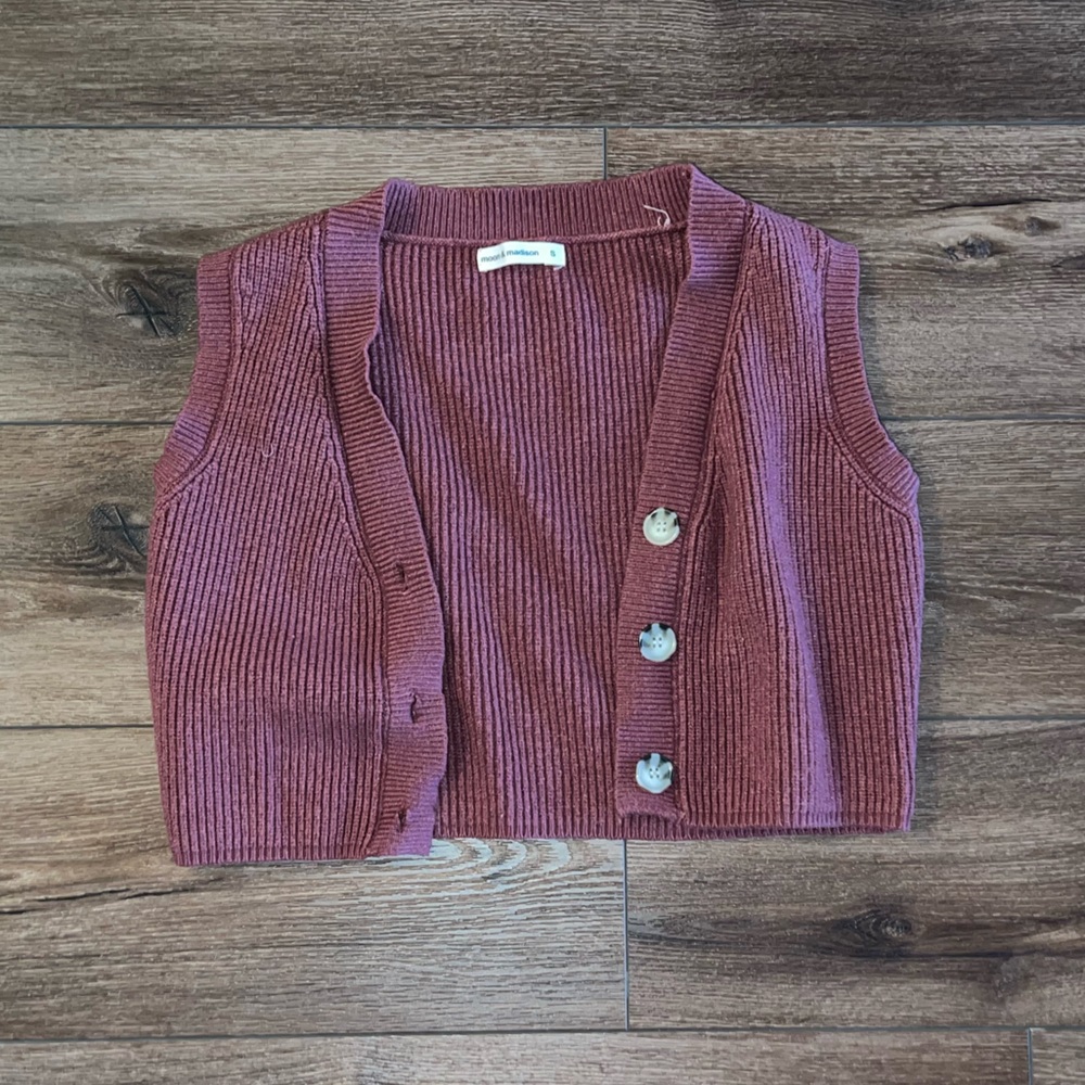 Moon & Madison crop vest